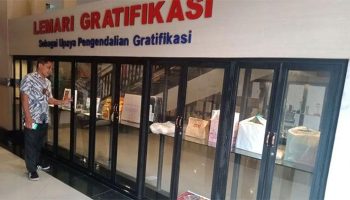 Cegah Korupsi, FH Unej Punya Lemari Gratifikasi Berisi Uang hingga Rokok