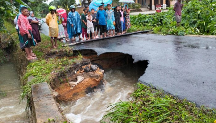 Hujan Sejak Subuh, Tiga Titik Akses Jalan di Desa Teluk Limau Terputus