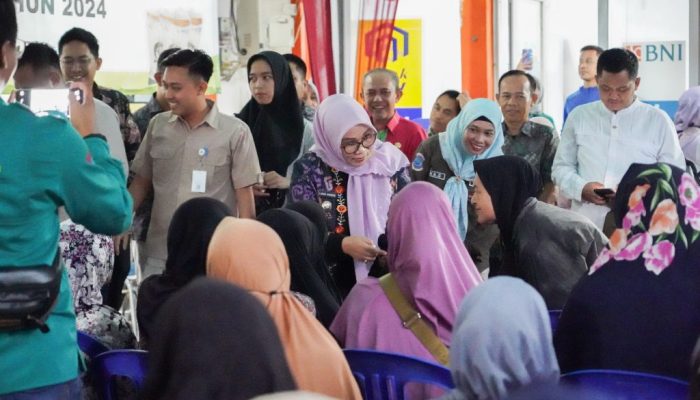 Pemkot Pangkalpinang Salurkan Beras Ke 902 KK Di Kecamatan Taman Sari