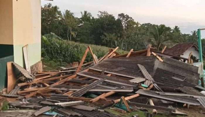Lampung Selatan Diterjang Puting Beliung, 102 Rumah Rusak