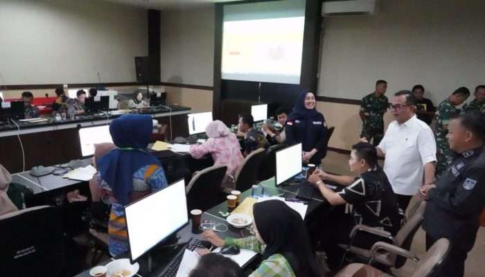 Pj Bupati Banyuasin Tinjau Desk Pemilu 2024