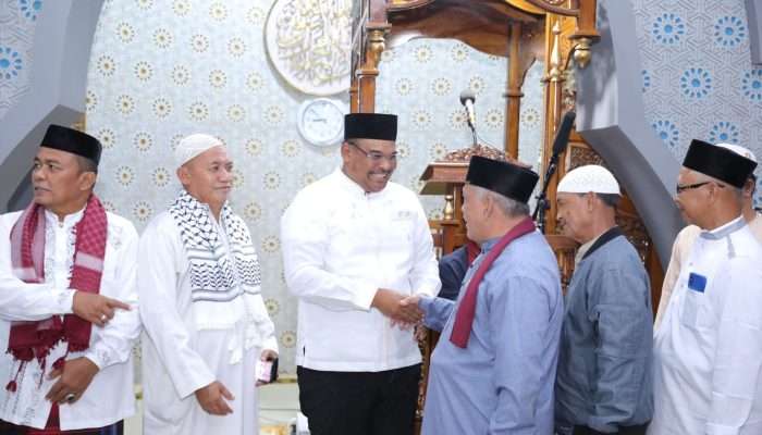 Safrizal Salurkan Dana Hibah Pemprov Babel