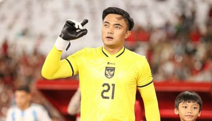 Media Vietnam Senang Ernando Ari Absen dari Timnas Indonesia
