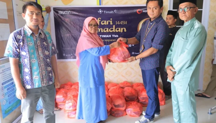 PT Timah Bagikan Ratusan Paket Sembako di Kundur
