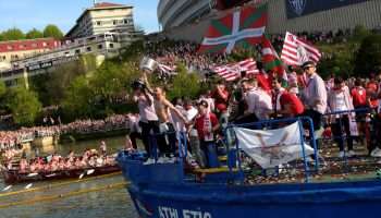 Athletic Bilbao Rayakan Juara Copa del Rey dengan Naik Perahu