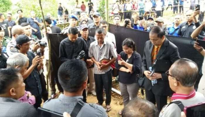 Makam Casis TNI AL Korban Pembunuhan, Dibongkar