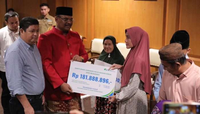 BPJS Serahkan Santunan Kepada Penerima