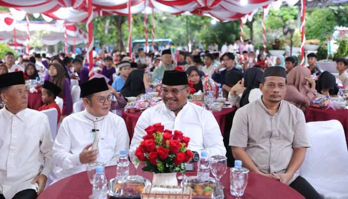 Penjabat Gubernur Babel Safari Ramadhan ke Toboali, Serahkan Bantuan dan Santuni Anak Yatim