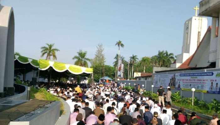 Perdana, Shalat Idul Fitri 1445 H Terlaksana di Masjid Agung Kubah Timah