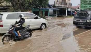 Banjir Simpang Tiga Sicincin Picu Macet Padang-Bukittinggi, Persoalan Tak Kunjung Teratasi