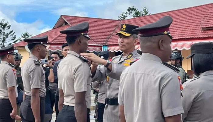Lumpuhkan KKB, Kapolri Beri Penghargaan 11 Personel Jajaran Polda Papua