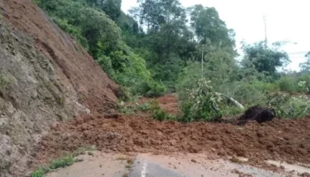 Jalan Padang – Bukittinggi Via Malalak Tertimbun Longsor