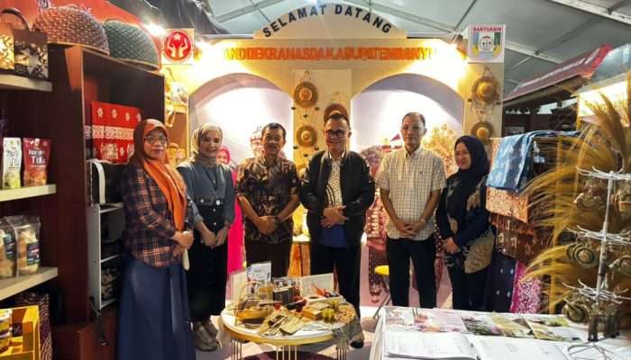 Pj. Bupati Banyuasin Tinjau Stan Dekranasda Banyuasin di Pameran Sriwijaya Expo 2024