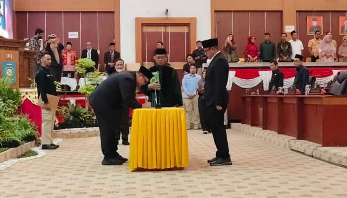 DPRD Babel Lantik Darwis Gantikan Almarhum Jawarno KS