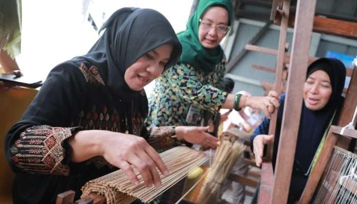 Dekranasda Upayakan Kerajinan Lidi Nipah Tembus Pasar Internasional