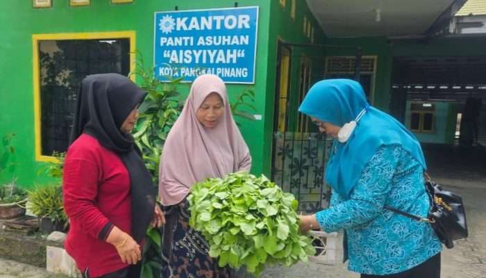 PKK Cikar Berbagi Sayur ke Panti Asuhan dan Lansia