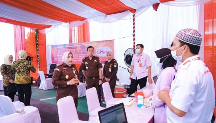 Peringati Hari Bakti Adhyaksa Ke-64, Kejari Pangkalpinang Gelar Donor Darah dan Pasar Murah