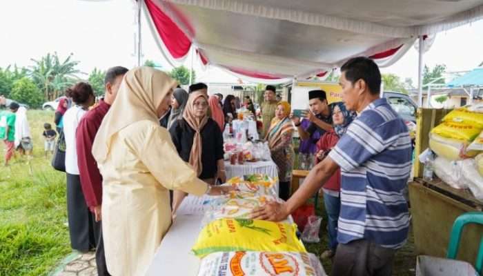 Pemkot Pangkalpinang Gelar Operasi Pasar di Lapangan Bola Tuatunu Indah