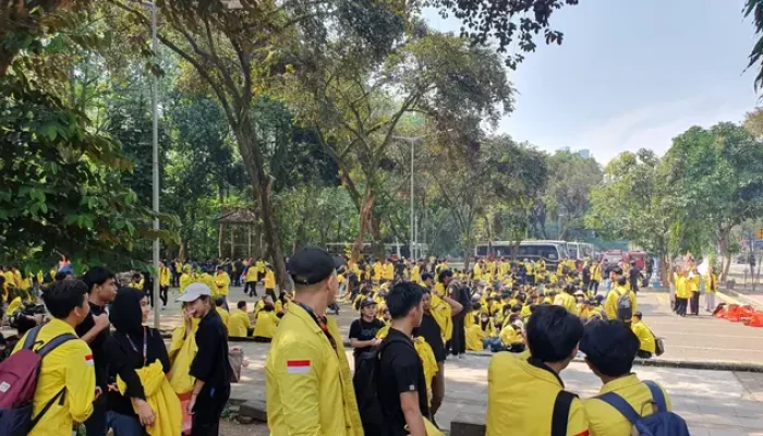 1.100 Mahasiswa UI Demo Tolak Revisi UU Pilkada di DPR