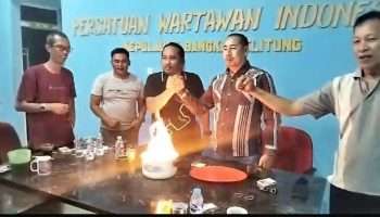 Surat Pembekuan PWI Babel dan Pemberhentian Tiga Pengurus Inti PWI Babel, Dibakar