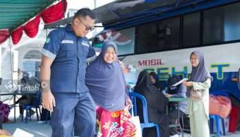 Warga Batu Belubang Antusias Berobat di Mobil Sehat PT Timah