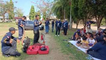 Tim Damkar PT Timah Bersama Alinea Kenalkan Cara Tangani Kebakaran pada Anak anak