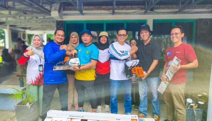 PT Timah Serahkan Bantuan Alat Kebersihan ke Dinas Lingkungan Hidup Kabupaten Bangka