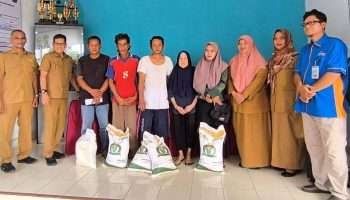 Pemko Pangkalpinang Salurkan Bantuan Beras Cadangan untuk 194 KPM Kelurahan Sriwijaya