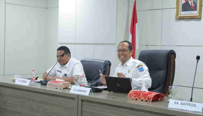 Penjabat Gubernur Pimpin Rapat Rencana Aksi 100 Hari Kerja Presiden Prabowo