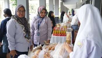 Puluhan Karyawan Borong Produk Binaan PT Timah di Bazar UMKM