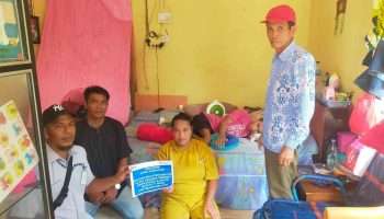PT Timah Serahkan Bantuan Pengobatan untuk Ega Warga Bangka Selatan