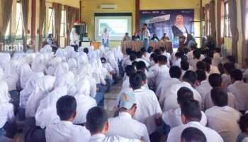 PT Timah Serahkan Bantuan Laptop untuk SMA Negeri 1 Mentok 