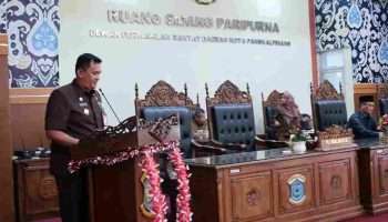 Budi Utama Beri Tanggapan Pandangan Umum Fraksi Terkait Tiga Raperda