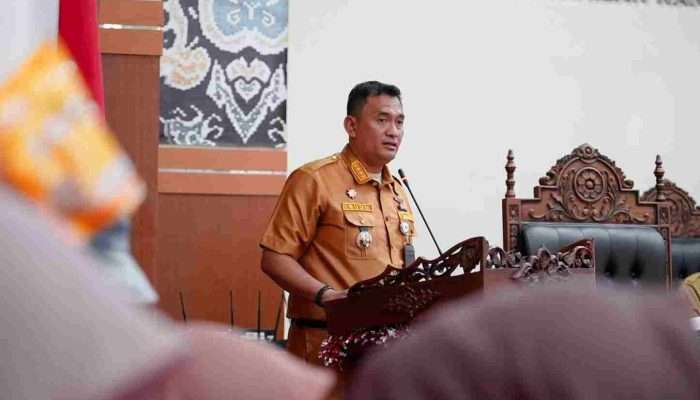 Penjabat Wako Budi Utama Sampaikan Tiga Raperda ke DPRD
