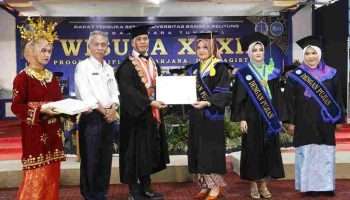 Wisuda ke-32, UBB Pecahkan Dua Rekor Bersejarah