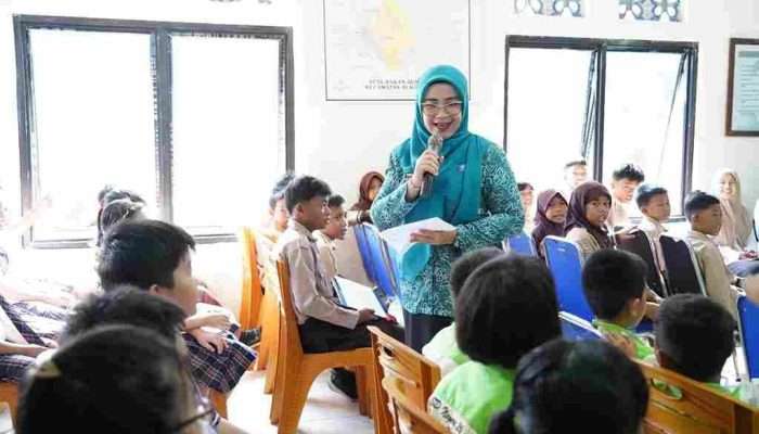 Penjabat Ketua TP PKK Kunjungi Sekolah, Dorong Anak Gemar Membaca