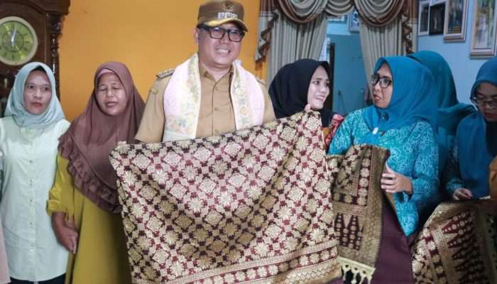 Penjabat Bupati Banyuasin Resmikan Jalan Saluran Dusun III Desa Merah Mata