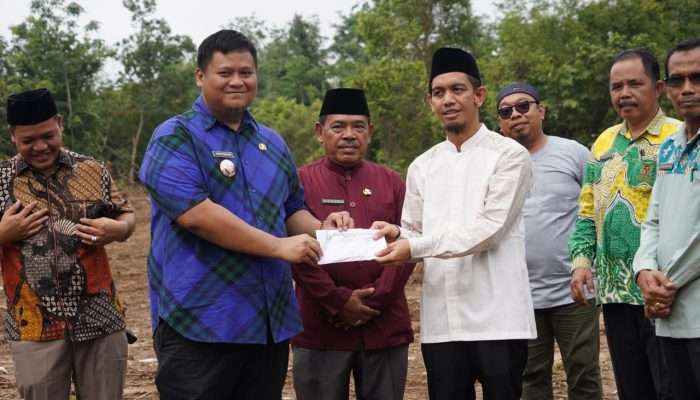 Sekda Banyuasin Hadiri Peletakan Batu Pertama Pembangunan Masjid dan Al-Quds Islamic Boarding School