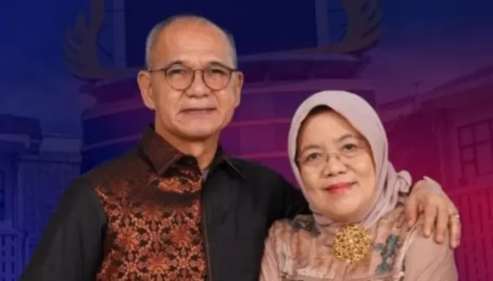 Cetak Sejarah, Pasangan Dosen UNP Raih Gelar Profesor Bersamaan