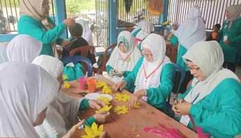 PT Timah Serahkan Bantuan Seragam  untuk Sekolah Lansia Berdaya Belo Laut