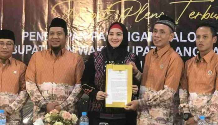 KPU Basel Tetapkan Riza dan Debby Pasangan Bupati dan Wakil Bupati