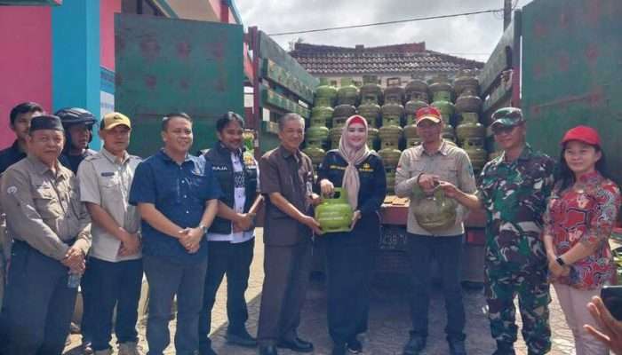 Wabup Debby Sidak Sejumlah Pangkalan dan Agen Gas LPG di Toboali