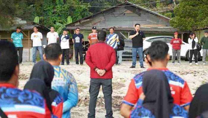 Pemkot Pangkalpinang Bersih Bersih Pantai Pasir Padi
