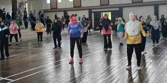 PT Timah Gelar Senam Bersama Aparat Kecamatan dan Kelurahan di Mentok