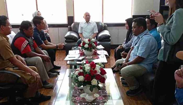 Video Viral Oknum Pegawai Timah, Puluhan Honorer Temui Ketua DPRD Babel
