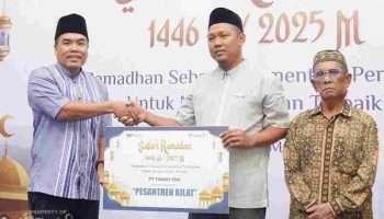PT Timah Dukung Pesantren Kilat dan Serahkan Bantuan untuk Taman Bacaan Menara Bestari