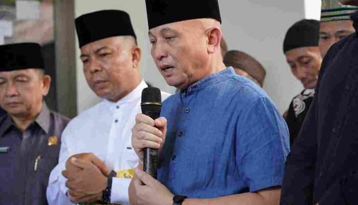 DPRD Babel Gelar Prosesi Penghormatan Terakhir Sebelum Alm Tarmizi Dikebumikan