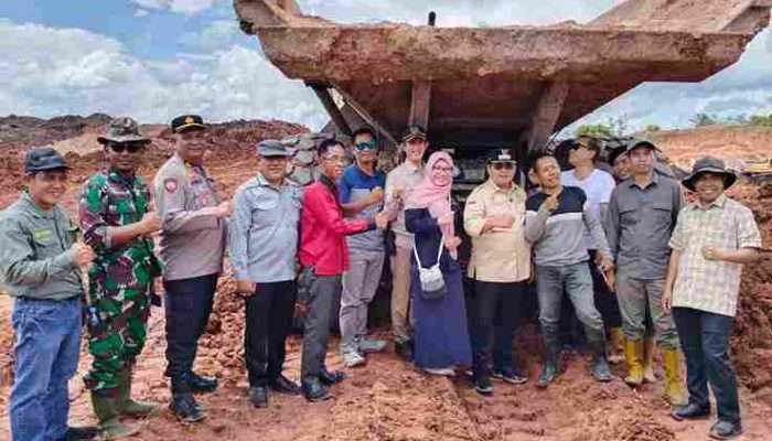 Bupati Banyuasin Tinjau Jebolnya Tanggul PT BCM