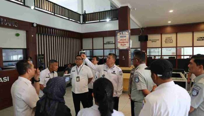 Gubernur: Kita Butuh PAD, Tapi Jangan Memberatkan Masyarakat