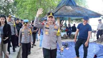 Kapolda Ingatkan Pengunjung Pantai Pasir Padi Jaga Kamtibmas
